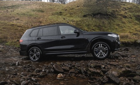 2019 BMW X7 30d (UK-Spec) Side Wallpapers 450x275 (81)