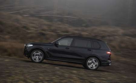 2019 BMW X7 30d (UK-Spec) Side Wallpapers 450x275 (83)