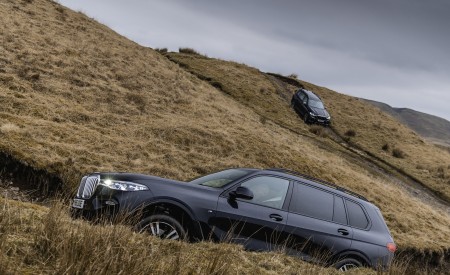 2019 BMW X7 30d (UK-Spec) Side Wallpapers 450x275 (82)
