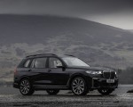 2019 BMW X7 M50d (UK-Spec) Front Three-Quarter Wallpapers 150x120 (13)
