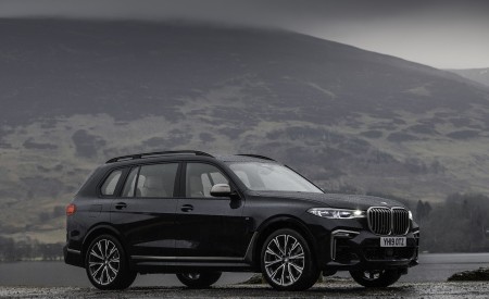 2019 BMW X7 M50d (UK-Spec) Front Three-Quarter Wallpapers 450x275 (13)