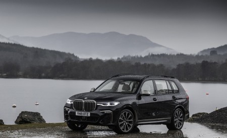 2019 BMW X7 M50d (UK-Spec) Front Three-Quarter Wallpapers 450x275 (15)