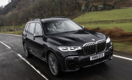 2019 BMW X7 M50d (UK-Spec) Front Three-Quarter Wallpapers 450x275 (3)