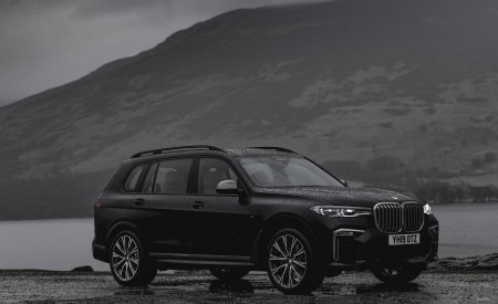 2019 BMW X7 M50d (UK-Spec) Front Three-Quarter Wallpapers 450x275 (18)
