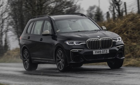 2019 BMW X7 M50d (UK-Spec) Front Three-Quarter Wallpapers 450x275 (4)
