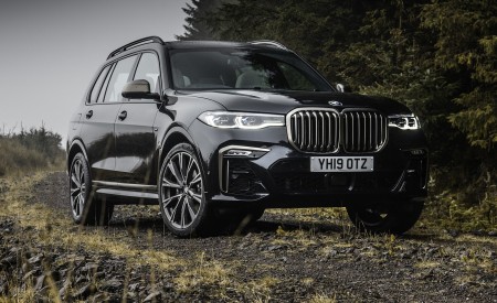2019 BMW X7 M50d (UK-Spec) Front Three-Quarter Wallpapers 450x275 (17)
