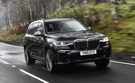 2019 BMW X7 M50d (UK-Spec) Front Three-Quarter Wallpapers 450x275 (5)