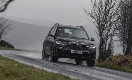 2019 BMW X7 M50d (UK-Spec) Front Wallpapers 450x275 (7)