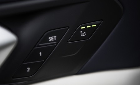 2019 BMW X7 M50d (UK-Spec) Interior Detail Wallpapers 450x275 (54)