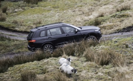 2019 BMW X7 M50d (UK-Spec) Off-Road Wallpapers 450x275 (33)