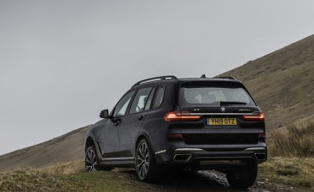 2019 BMW X7 M50d (UK-Spec) Off-Road Wallpapers 450x275 (26)