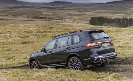 2019 BMW X7 M50d (UK-Spec) Off-Road Wallpapers 450x275 (28)