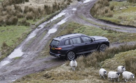 2019 BMW X7 M50d (UK-Spec) Off-Road Wallpapers 450x275 (29)