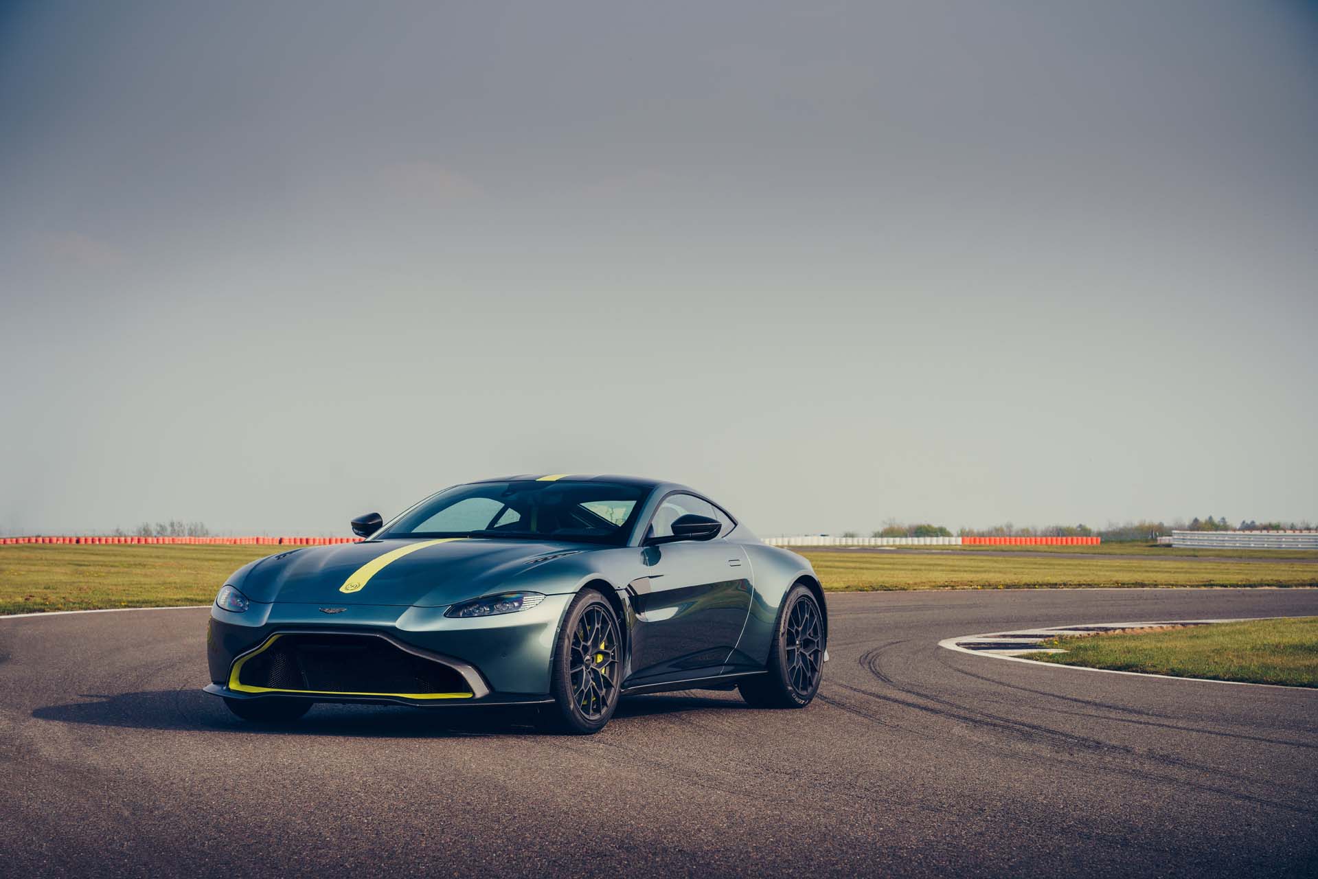2020 Aston Martin Vantage AMR Front Three-Quarter Wallpapers (5)