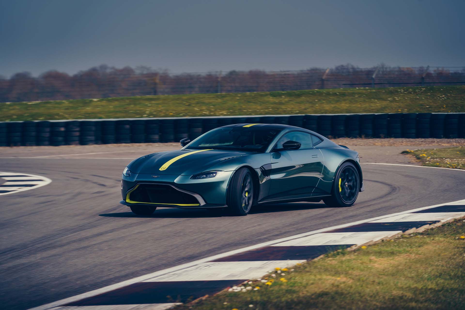 2020 Aston Martin Vantage AMR Front Three-Quarter Wallpapers (6)
