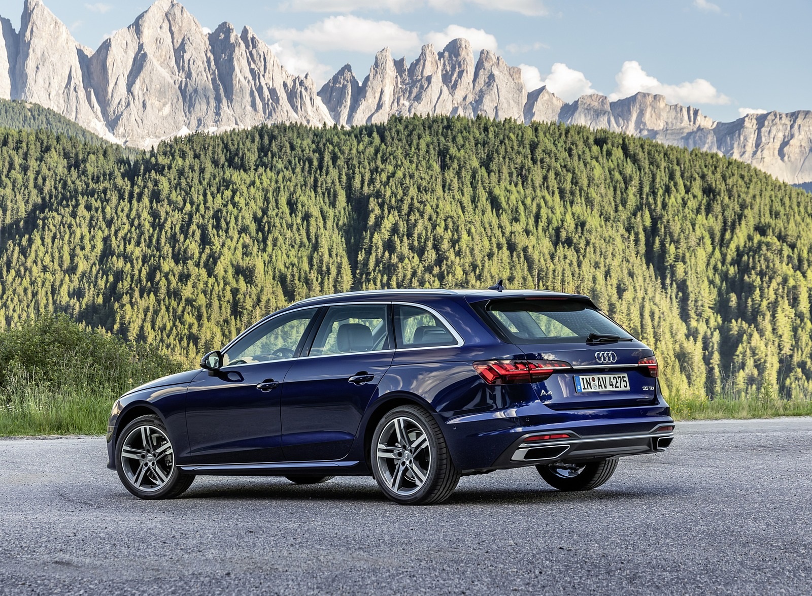 2020 Audi A4 Avant (Color: Navarra Blue) Rear Three-Quarter Wallpapers #42 of 61