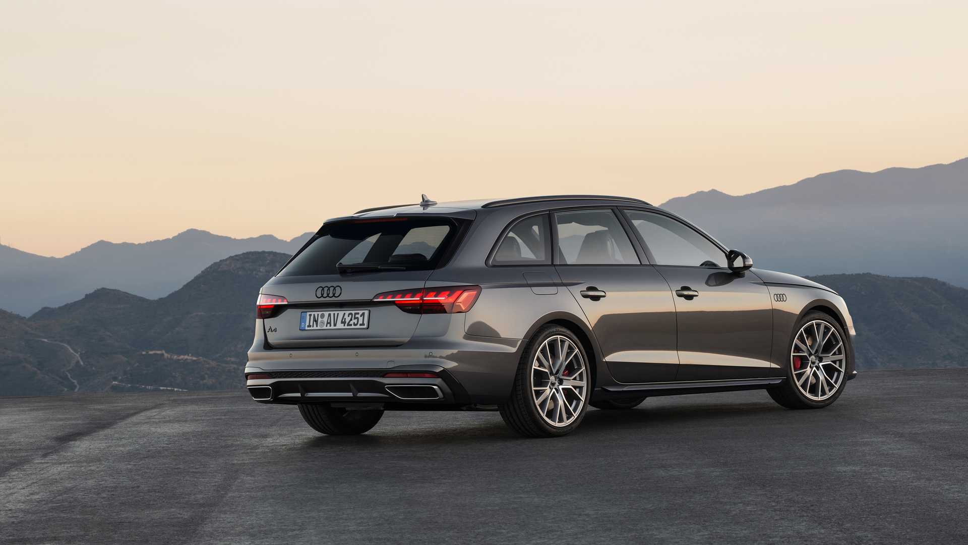 2020 Audi A4 Avant (Color: Terra Gray) Rear Three-Quarter Wallpapers #53 of 61