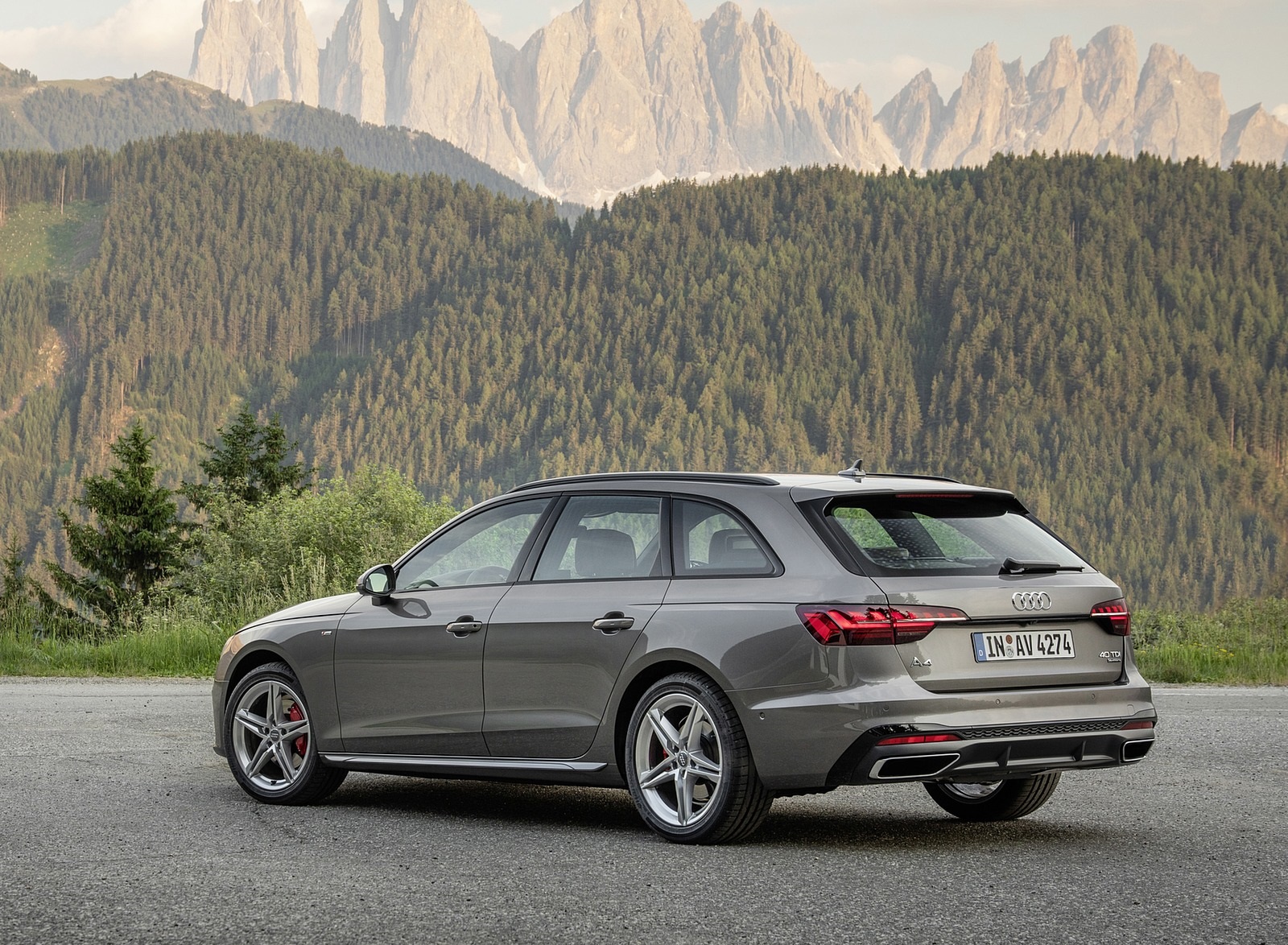 2020 Audi A4 Avant (Color: Terra Gray) Rear Three-Quarter Wallpapers #13 of 61
