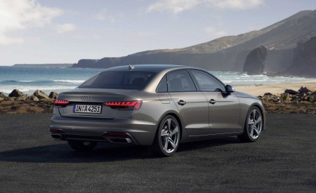 2020 Audi A4 (Color: Terra Gray) Rear Three-Quarter Wallpapers 450x275 (31)