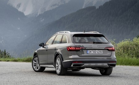 2020 Audi A4 allroad (Color: Quantum Gray) Rear Three-Quarter Wallpapers 450x275 (15)