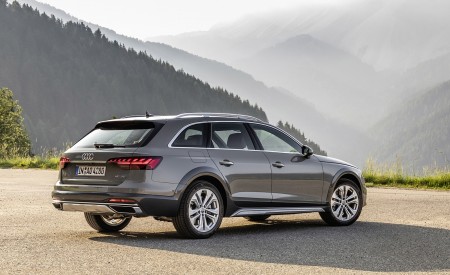 2020 Audi A4 allroad (Color: Quantum Gray) Rear Three-Quarter Wallpapers 450x275 (16)