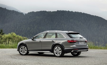 2020 Audi A4 allroad (Color: Quantum Gray) Rear Three-Quarter Wallpapers 450x275 (17)
