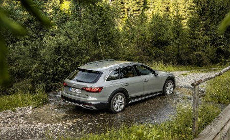 2020 Audi A4 allroad (Color: Quantum Gray) Rear Three-Quarter Wallpapers 450x275 (11)