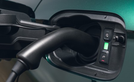 2020 Audi Q5 55 TFSI e Plug-In Hybrid Charging Wallpapers 450x275 (117)