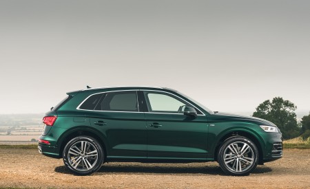 2020 Audi Q5 55 TFSI e Plug-In Hybrid Side Wallpapers 450x275 (103)