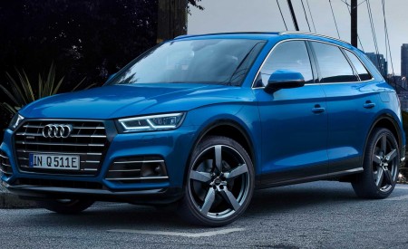 2020 Audi Q5 55 TFSI e quattro Plug-in Hybrid (Color: Turbo Blue) Front Three-Quarter Wallpapers 450x275 (151)
