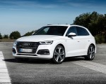 2020 Audi Q5 TFSI e Plug-In Hybrid (Color: Glacier White) Front Three-Quarter Wallpapers 150x120 (26)