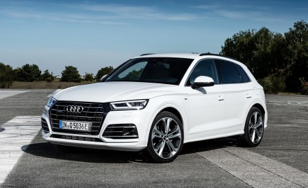 2020 Audi Q5 TFSI e Plug-In Hybrid (Color: Glacier White) Front Three-Quarter Wallpapers 450x275 (22)