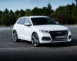 2020 Audi Q5 TFSI e Plug-In Hybrid (Color: Glacier White) Front Three-Quarter Wallpapers 150x120 (23)