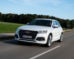 2020 Audi Q5 TFSI e Plug-In Hybrid (Color: Glacier White) Front Three-Quarter Wallpapers 150x120 (2)