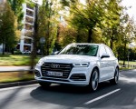 2020 Audi Q5 TFSI e Plug-In Hybrid (Color: Glacier White) Front Three-Quarter Wallpapers 150x120 (4)