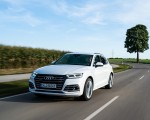 2020 Audi Q5 TFSI e Plug-In Hybrid (Color: Glacier White) Front Three-Quarter Wallpapers 150x120 (8)