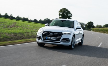2020 Audi Q5 TFSI e Plug-In Hybrid (Color: Glacier White) Front Wallpapers 450x275 (14)