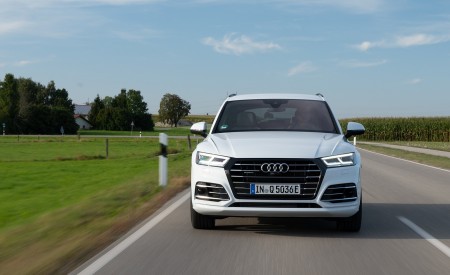 2020 Audi Q5 TFSI e Plug-In Hybrid (Color: Glacier White) Front Wallpapers 450x275 (15)
