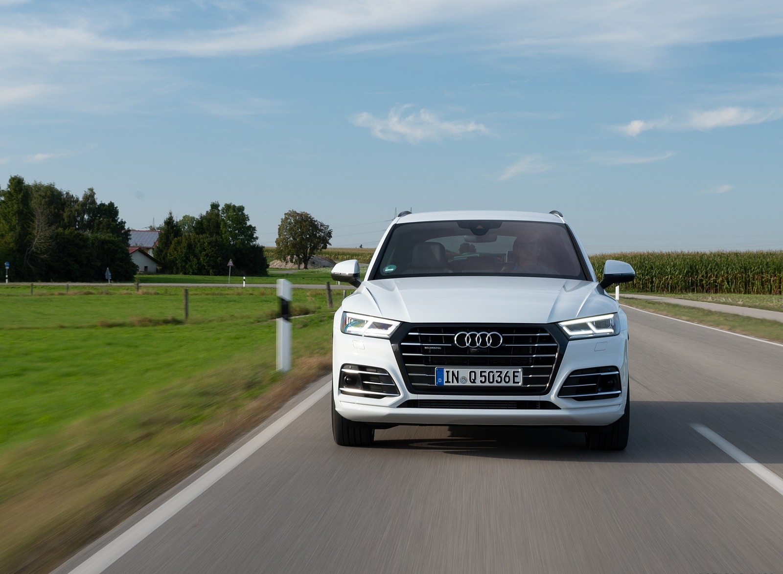 2020 Audi Q5 TFSI e Plug-In Hybrid (Color: Glacier White) Front Wallpapers (15)