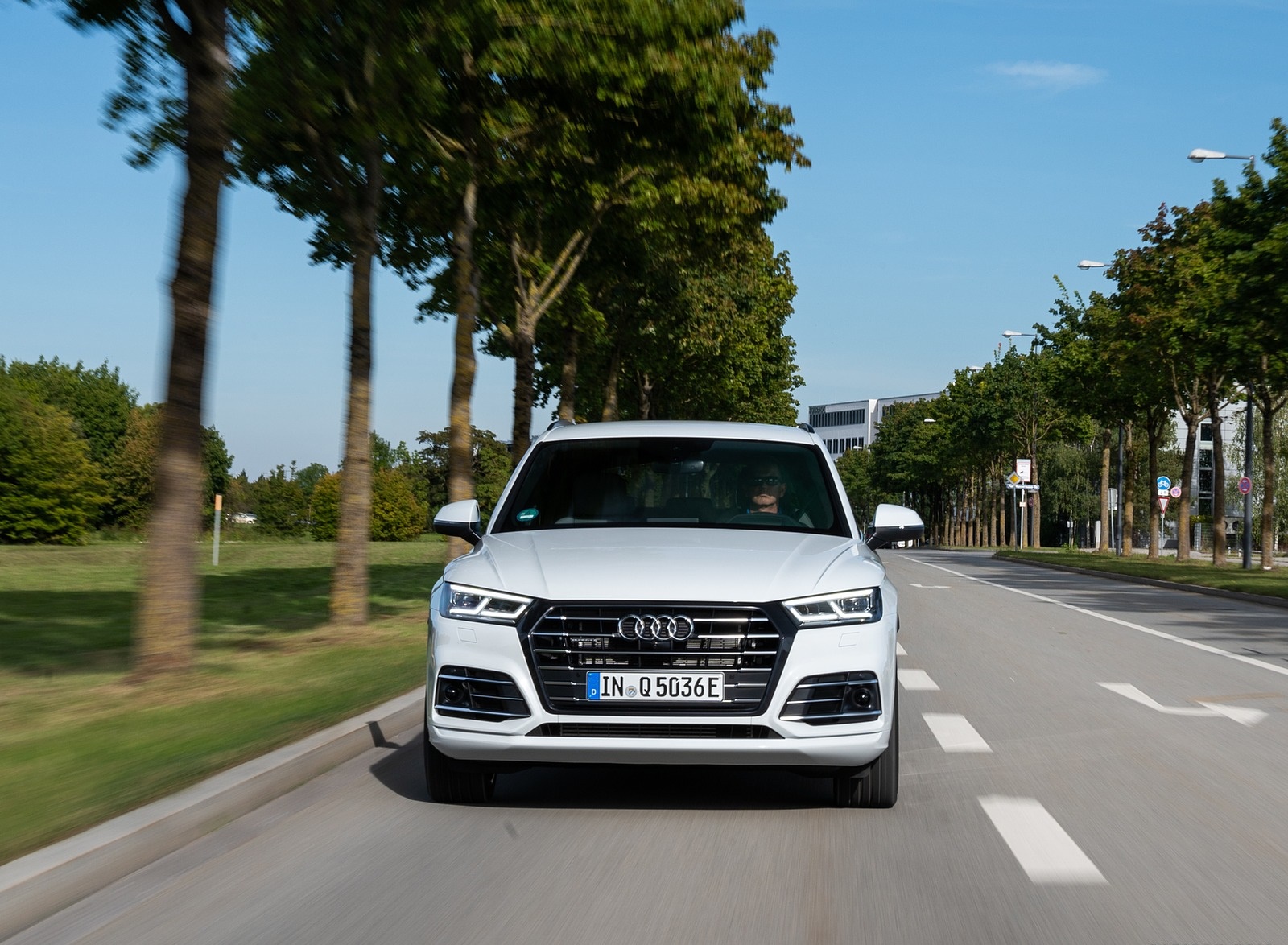 2020 Audi Q5 TFSI e Plug-In Hybrid (Color: Glacier White) Front Wallpapers (9)