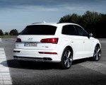 2020 Audi Q5 TFSI e Plug-In Hybrid (Color: Glacier White) Rear Three-Quarter Wallpapers 150x120 (29)