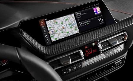 2020 BMW 1-Series 118i (Color: Mineral white Metallic) Central Console Wallpapers 450x275 (42)