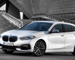 2020 BMW 1-Series 118i (Color: Mineral white Metallic) Front Three-Quarter Wallpapers 150x120
