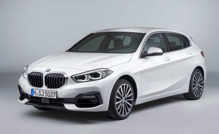 2020 BMW 1-Series 118i (Color: Mineral white Metallic) Front Three-Quarter Wallpapers 450x275 (18)