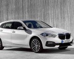 2020 BMW 1-Series 118i (Color: Mineral white Metallic) Front Three-Quarter Wallpapers 150x120