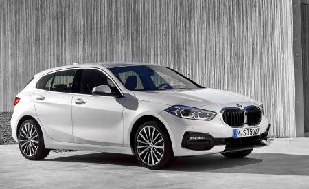 2020 BMW 1-Series 118i (Color: Mineral white Metallic) Front Three-Quarter Wallpapers 450x275 (8)