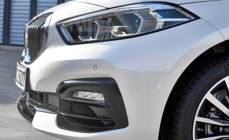 2020 BMW 1-Series 118i (Color: Mineral white Metallic) Grill Wallpapers 450x275 (26)