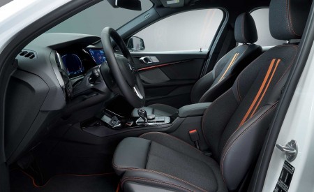 2020 BMW 1-Series 118i (Color: Mineral white Metallic) Interior Cockpit Wallpapers 450x275 (38)