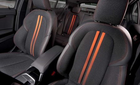 2020 BMW 1-Series 118i (Color: Mineral white Metallic) Interior Front Seats Wallpapers 450x275 (34)