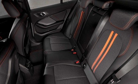 2020 BMW 1-Series 118i (Color: Mineral white Metallic) Interior Rear Seats Wallpapers 450x275 (32)